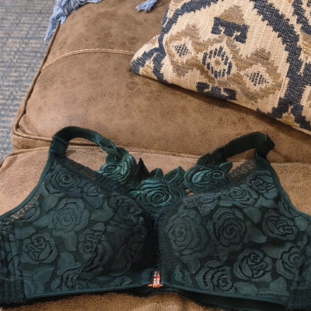 Elegant Lace Green Bra